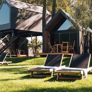 leseni ležalniki v naravi