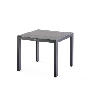 kvadratna kovinska miza