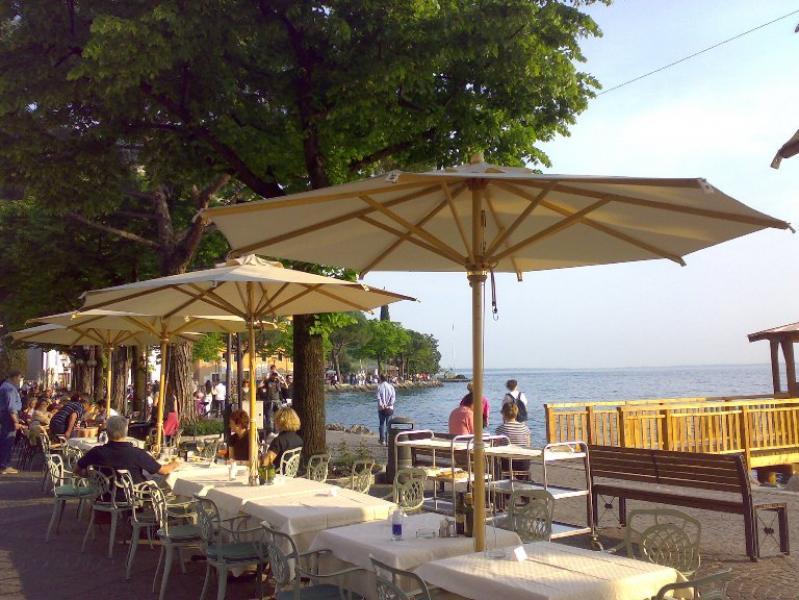 Leseni senčnik Dolomiti