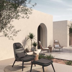 Lounge stol in footrest