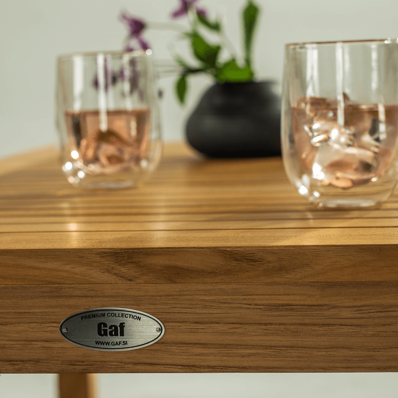 miza iz tikovega lesa z detajli