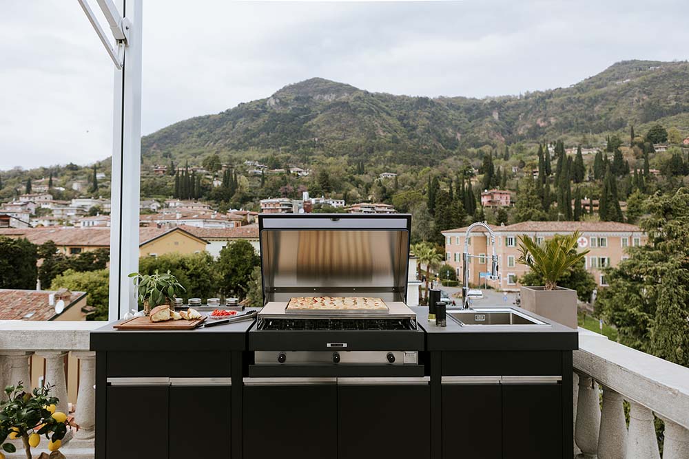 Letna kuhinja Lares Obsidian 3865