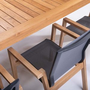 detail postavitve vrtnega pohištva